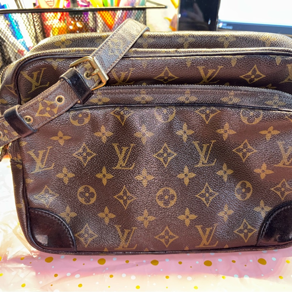 Louis Vuitton 1994 Auth Nile Crossbody bag
